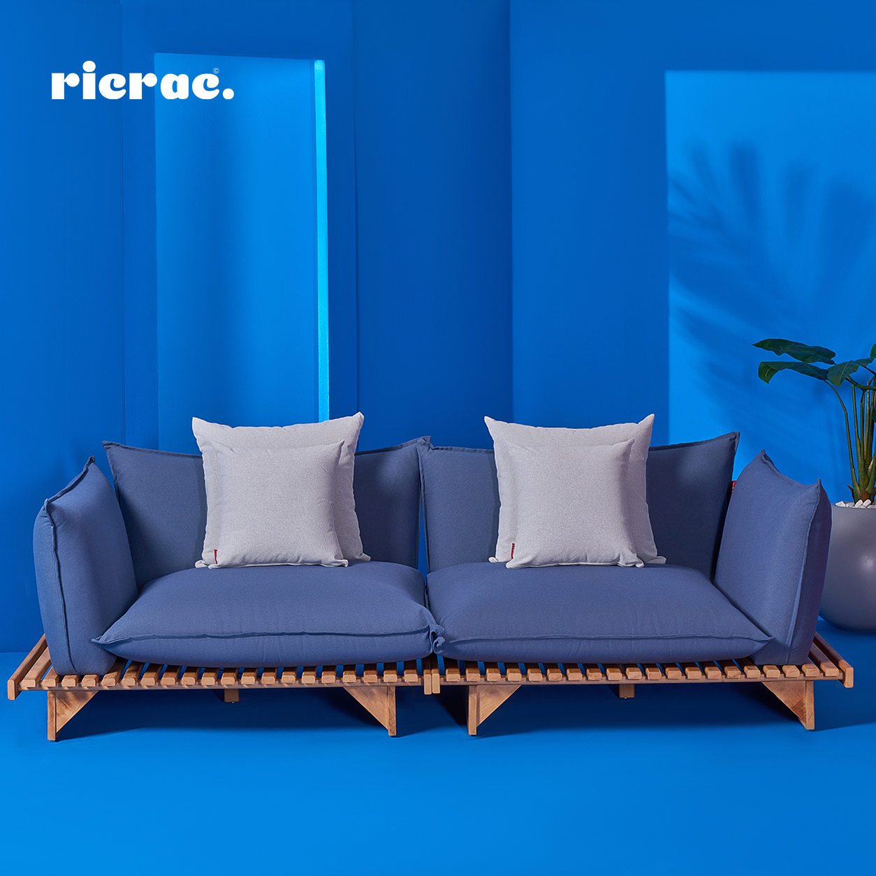 Razend- Wooden Outdoors Set