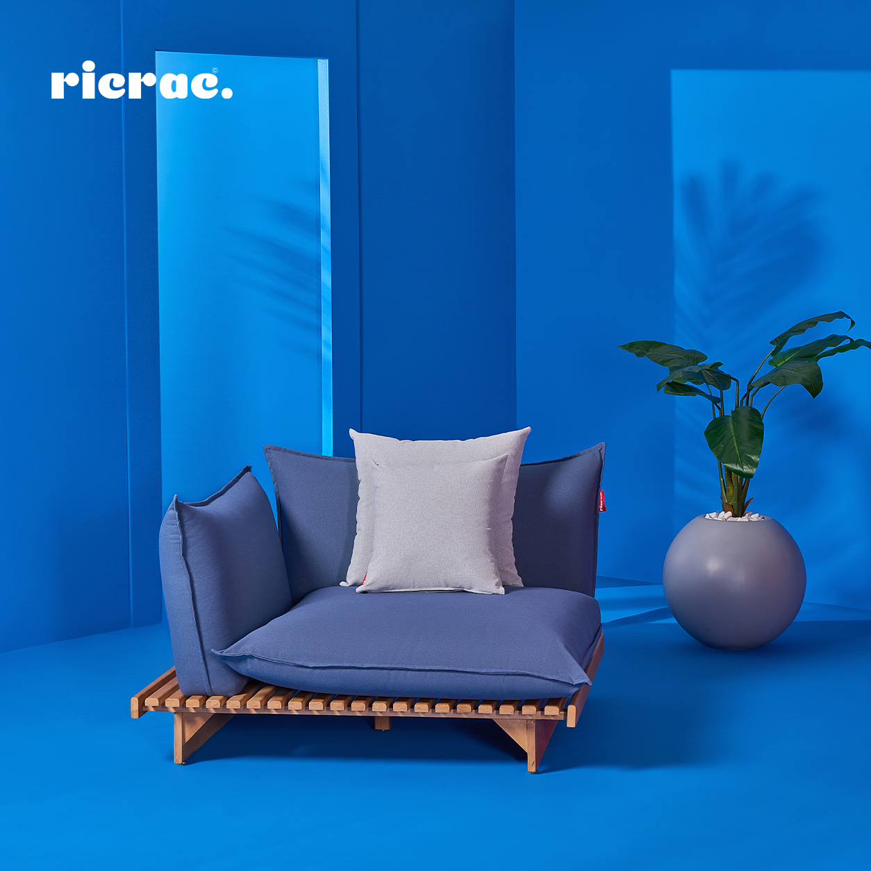 Razend- Wooden Outdoors Set