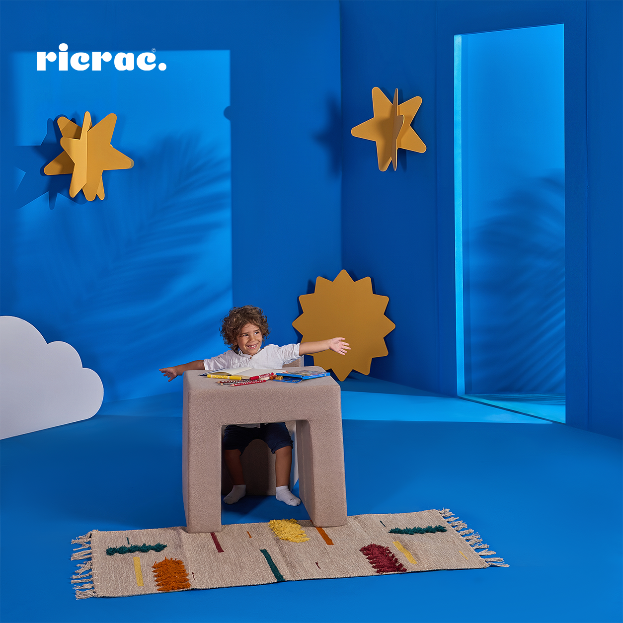 Kids Arm Chair & Desk - Ramyl