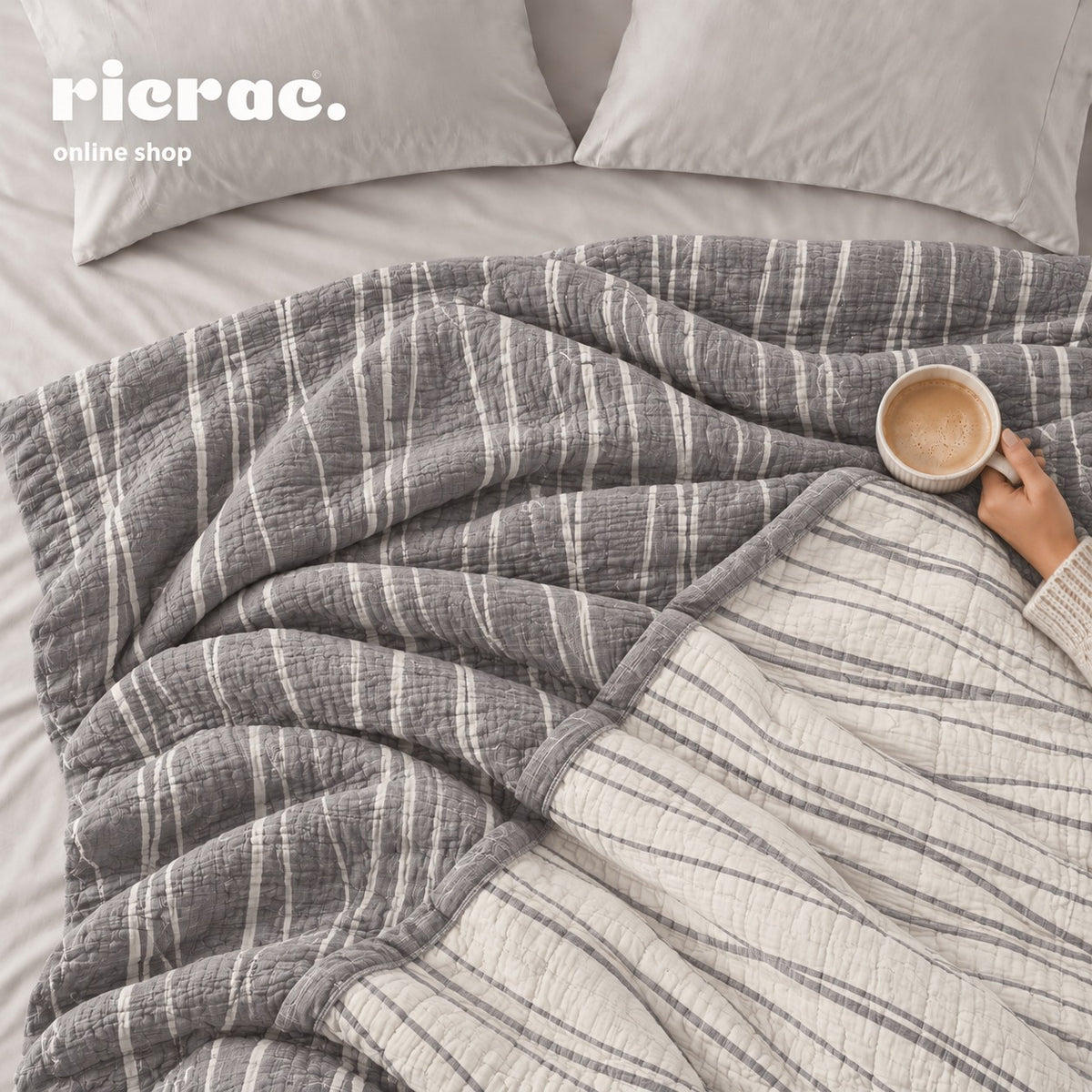 Rokla - Throw Blanket - Stripped