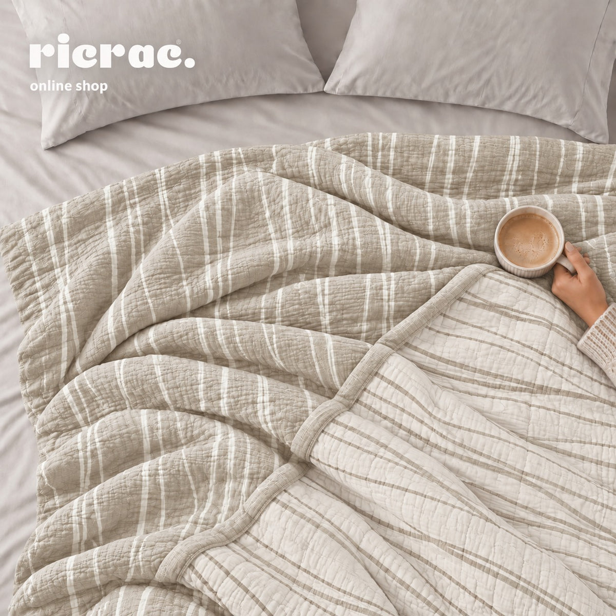 Rokla - Throw Blanket - Stripped
